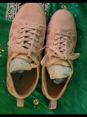So Ill Pink Polka Dot Lace-Up Sneakers